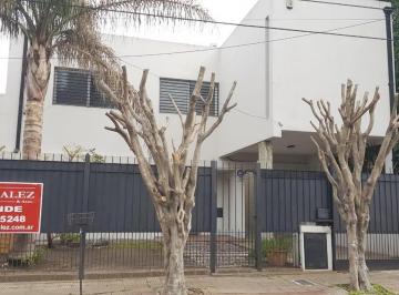 Casa · 231m² · 4 Ambientes · 3 Cocheras · Venta Casa en Castelar Sur