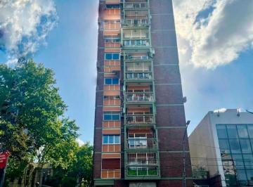 Departamento · 110m² · 4 Ambientes · 1 Cochera · Piso de 4 Ambientes Moron.