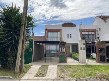 Casa · 170m² · 4 Ambientes · 2 Cocheras · Amplio Duplex en Castelar Norte