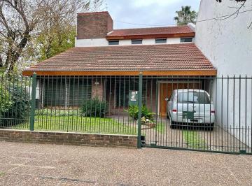 Casa · 271m² · 4 Ambientes · 2 Cocheras · Chalet Tradicional en Excelente Estado Sobre Av Sarmiento