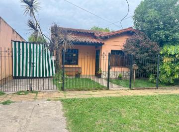 Casa · 104m² · 4 Ambientes · 1 Cochera · Casa a Reciclar
