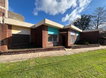 Casa · 151m² · 5 Ambientes · 2 Cocheras · Alquiler de Esquina Para Uso Comercial / Profesional