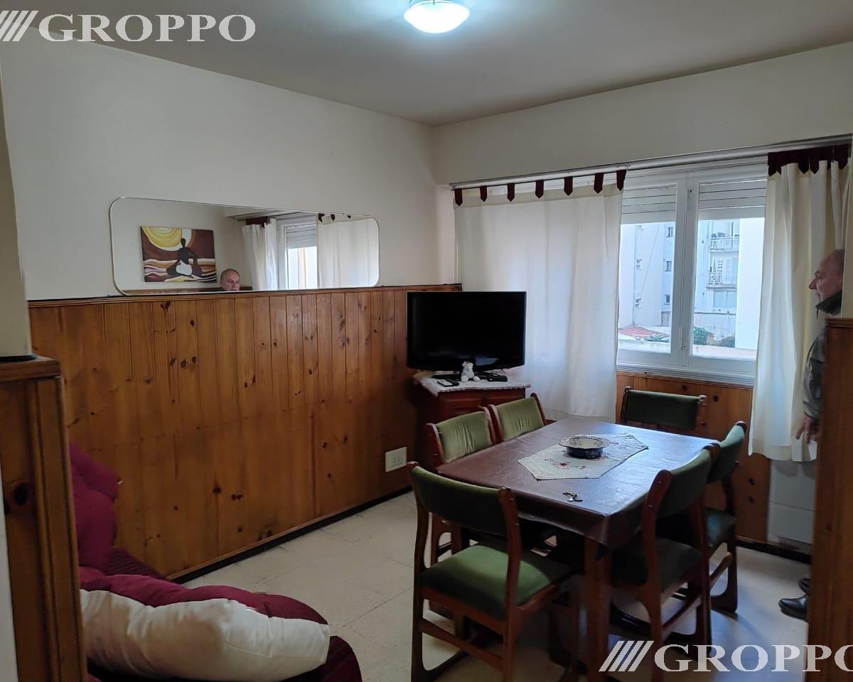 Departamento de 2 ambientes a la calle, con balcón