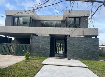 Casa · 470m² · 7 Ambientes · 2 Cocheras · Casa Al Rio, Barrio San Juan, Villanueva
