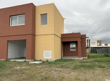 Casa · 86m² · 4 Ambientes · 2 Cocheras · Casa en Venta en Casas de San Patricio, Villanueva, Tigre