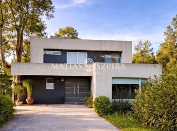Casa · 183m² · 4 Ambientes · 2 Cocheras · Casa en Venta en Alvarez del Bosque