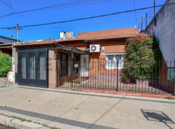 Casa · 167m² · 8 Ambientes · 1 Cochera · Casa de 2 Dorm. + Unidad Independiente en P. A.