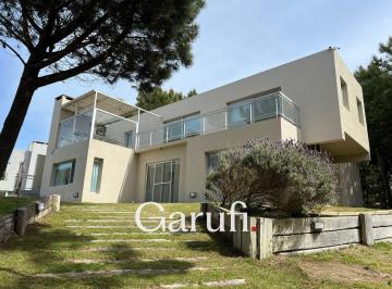 Casa · 240m² · 6 Ambientes · 1 Cochera · Casa en Venta en Costa Esmeralda Barrio Marítimo 2