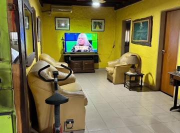 Casa · 170m² · 4 Ambientes · 1 Cochera · Venta de Casa Quinta 4 Ambientes en Paso del Rey S/lote de m² con Quincho Ypileta