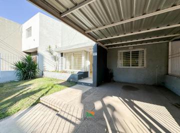 Casa · 74m² · 2 Dormitorios · 1 Cochera · Casa en Venta de 2 Dorm. en Barrio Nuevo Jardín Apta Credito