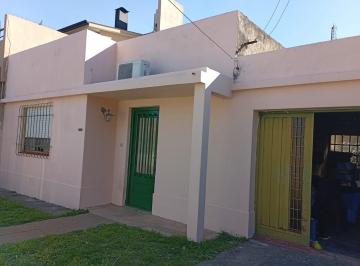 Casa de 4 ambientes, Lomas de Zamora · Casa en Venta con PH Al Fondo Oportunidad " Excelente Ubicación"