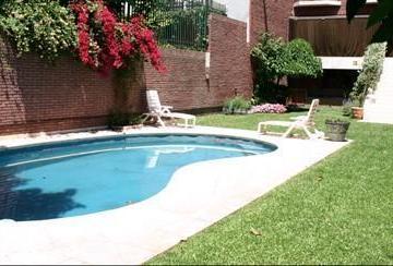 Casa · 500m² · 9 Ambientes · 5 Cocheras · Casa en Venta en Barrio Parque. 500 m² Cub 300 m² de Jardín. Pileta. 7 Dorm, Garage Para 5 Autos.