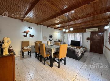 Casa · 160m² · 7 Ambientes · 1 Cochera · Casa en Buen Estado, Ideal 2 Familias con Garaje, Patio y Terraza