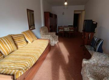 Departamento · 45m² · 2 Ambientes · Deartamento Dos Ambientes a La Calle con Balcon Saliente. Macrocentro