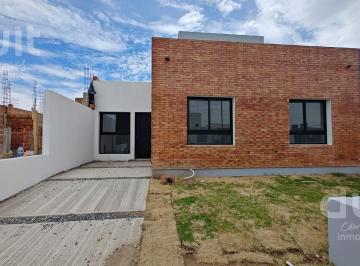 Casa · 72m² · 4 Ambientes · 1 Cochera · Duplex 2 Dorm.! Quebradas de Manantiales!
