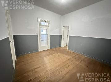 Oficina comercial · 65m² · 4 Ambientes · Casa en PH en Venta Moron. Zona Comercial Cuatro Ambientes