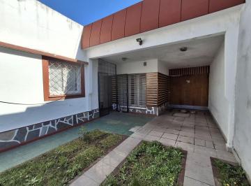 Casa · 150m² · 4 Ambientes · 4 Cocheras · Nuevo Precio Casa con Local y Galpón – Excelente Potencial Comercial en Venta en Quilmes Oeste