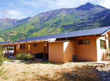 Casa · 100m² · 4 Ambientes · 1 Cochera · Venta de Casa y Gran Terreno