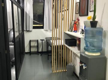Oficina comercial de 3 ambientes, Lanús · Oficina Comercial en El Centro de Lanús, a 30 m de La Estación.