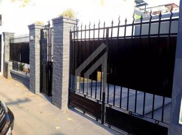 Casa · 100m² · 5 Ambientes · 1 Cochera · Casa Chalet en Venta en Boulogne Sur Mer, San Isidro, G. B. a. Zona Norte