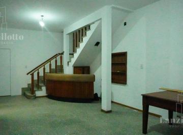 Casa · 175m² · 4 Ambientes · 1 Cochera · Casa 4 Ambientes en Dos Plantas con Quincho, Terraza y Cochera en Lanús Este