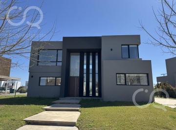 Casa · 230m² · 5 Ambientes · Venta Casa en Acacias / Puertos (Escobar)