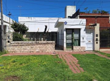 Casa · 90m² · 2 Ambientes · Casa en Venta con Patio en Barrio Alberdi