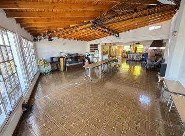 Casa · 330m² · 4 Ambientes · Venta Casa S/lote Propio de 4amb + 2 Locales