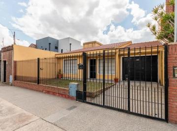 Casa de 3 ambientes, Quilmes · Luisa Bertana 3147