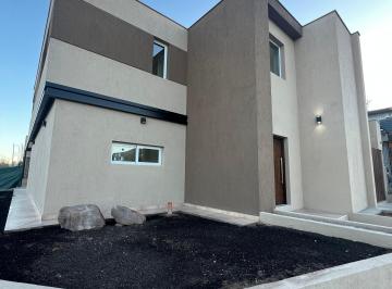 Casa de 6 ambientes, El Challao · Casa en Venta en Barrio La Bastilla
