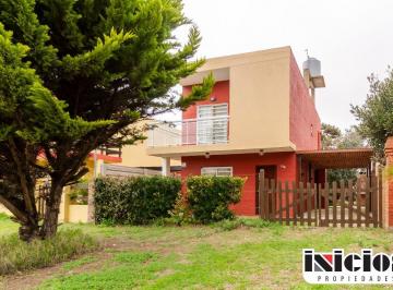 Casa 225m² Venta  · Dúplex: Diag. Macedo Nº 176 E/ Yrigoyen y Lebensohn - Nueva Atlántis - C993