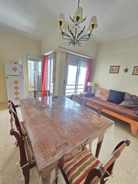 Departamento 3 amb en Venta! French 3400, 1° por escalera. Apto Crédito.