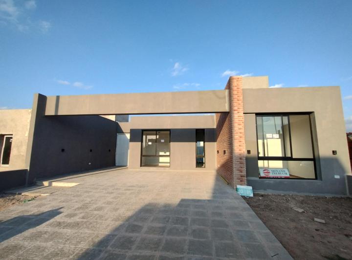 Casa · 120m² · 4 Ambientes · 2 Cocheras