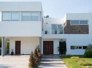 Casa · 850m² · 5 Dormitorios · Casa en Terralagos