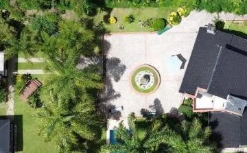 Casa · 153m² · 3 Ambientes · 2 Cocheras · Casa en Barrio El Cazador