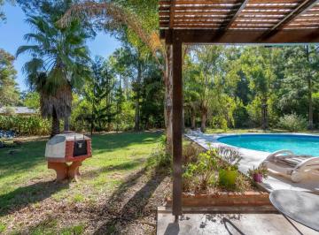 Casa · 130m² · 5 Ambientes · 4 Cocheras · Casa Quinta en Venta en Barrio Los Bosquecitos Brandsen