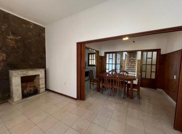 Casa · 144m² · 5 Ambientes · 1 Cochera · Venta - Casa 3 Dorm. - Barrio Belgrano, Rosario. Apta Crédito.