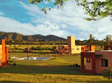 Quinta vacacional , Villa Giardino · Complejo de 4 Cabañas + Pileta - Funcionando - Increible Vista - Villa Giardino