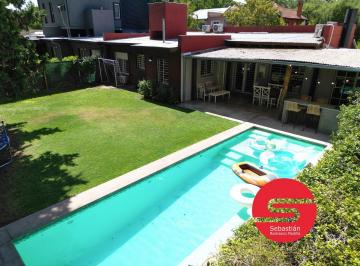 Casa · 145m² · 4 Ambientes · 1 Cochera · Casa Venta Barrio Fisherton 3 Dorm. Jardin Pileta Parrilla