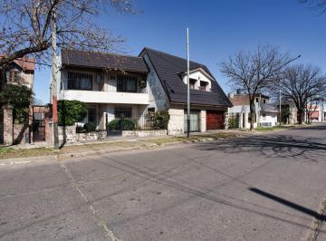 Casa · 424m² · 14 Ambientes · 3 Cocheras · Propiedad Venta Barrio Belgrano Amplio 7 Dorm. 2 Plantas Cochera Jardin Pileta Parrillero