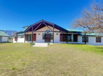 Casa · 320m² · 6 Ambientes · 1 Cochera · Hermosa Casa en Nono con 4 Ha