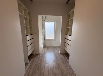 Vestidor · Casa en Venta en Nordelta Castaños 4 Dorm. con Pileta