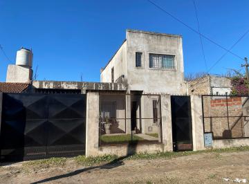 Casa de 3 ambientes, Almirante Brown · Casa de Dos Plantas en Venta