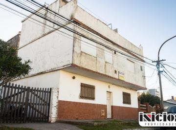 Departamento de 5 ambientes, Mar de Ajó · Amplio Triplex a 80 m del Mar - C559