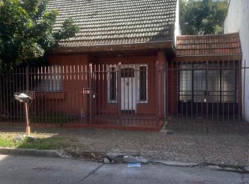 Casa de 4 ambientes, Vicente López · Excelente Chalet Clasico de 4 Ambientes