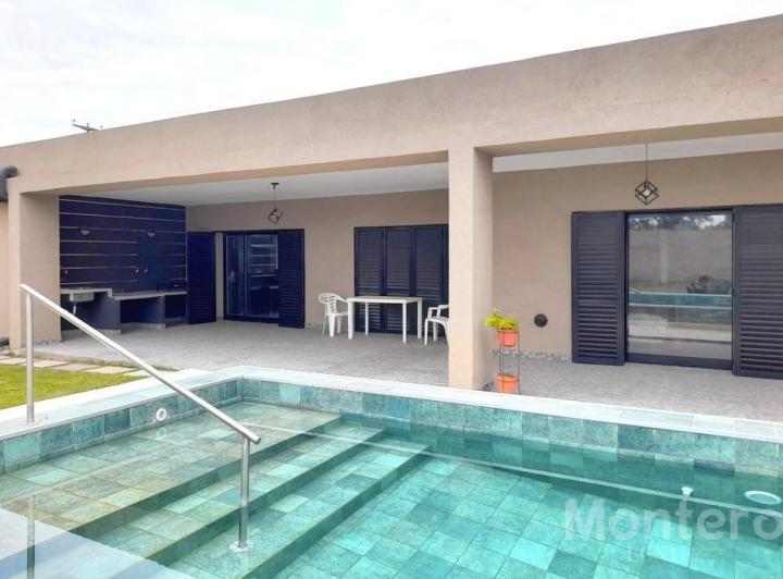 Casa · 214m² · 4 Ambientes · 3 Cocheras