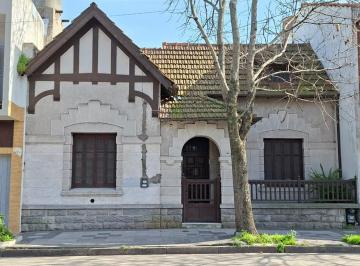 Casa · 130m² · 5 Ambientes · Chalet de 5 Ambientes Apto Uso Profesional