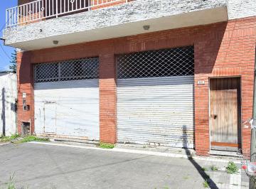 Casa de 5 ambientes, Lanús · Venta en Block Oportunidad Única! 2 Locales y Dos Departamentos Lanus Oeste