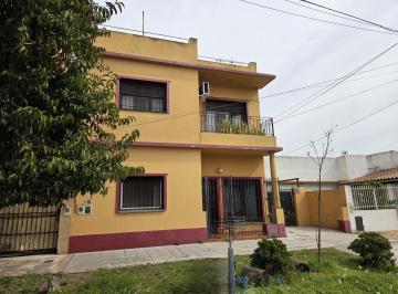 PH · 50m² · 3 Ambientes · 1 Cochera · PH en Lomas de Zamora