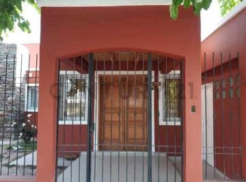 Casa · 220m² · 9 Ambientes · 2 Cocheras · Casa con Departamento en Venta